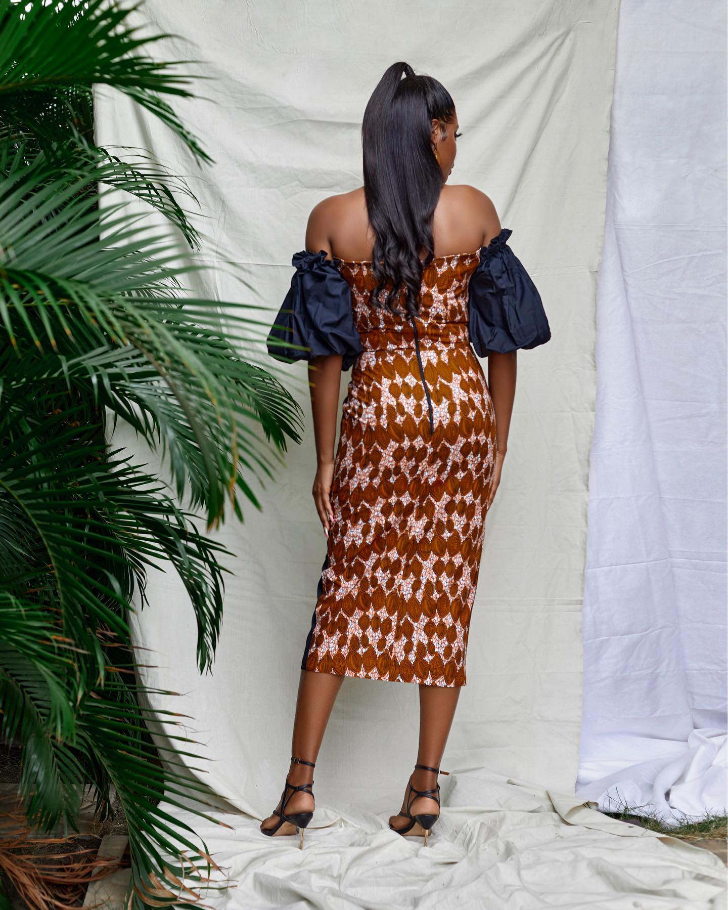 Robe midi Aline à manches bouffantes bleu foncé