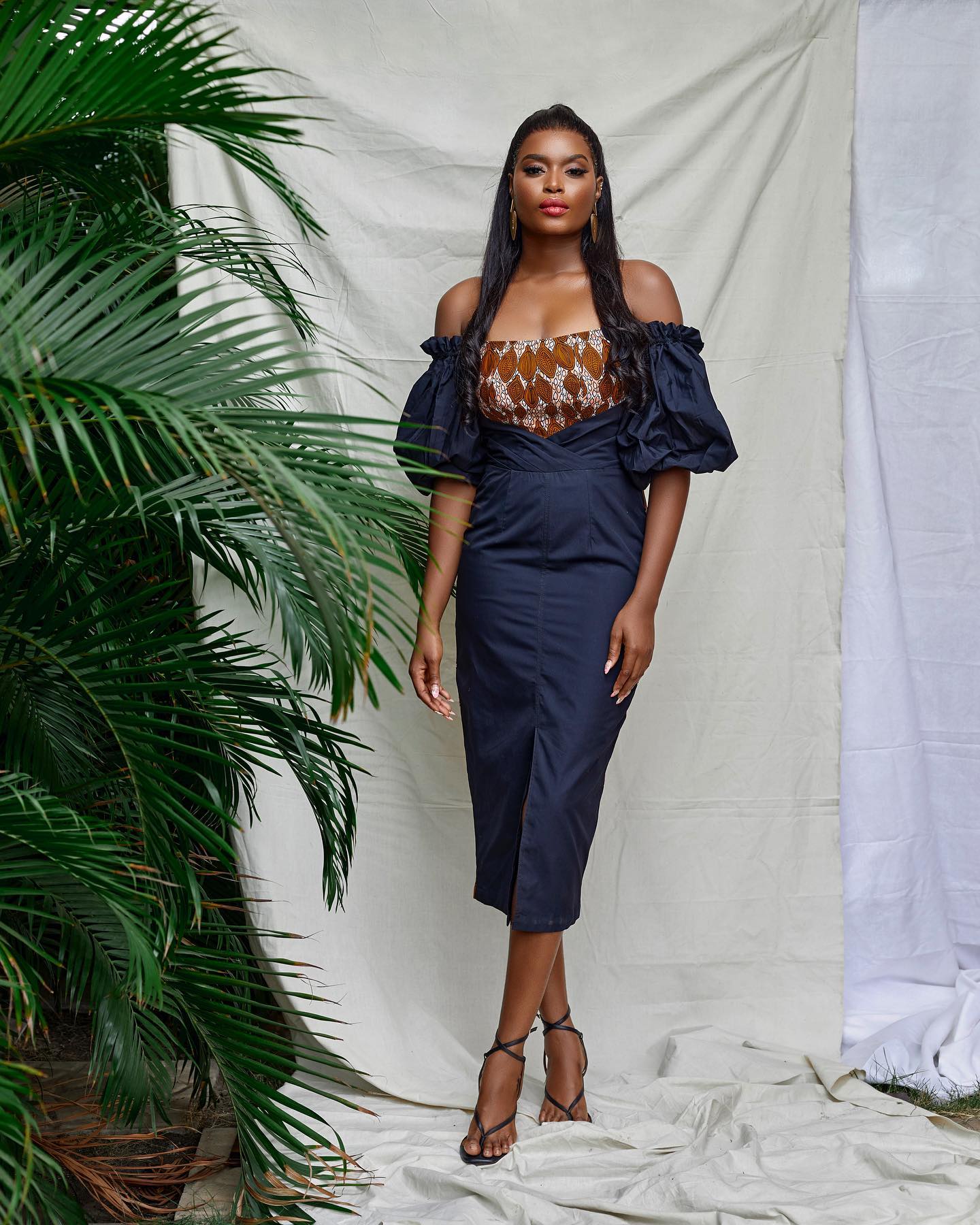 Robe midi Aline à manches bouffantes bleu foncé
