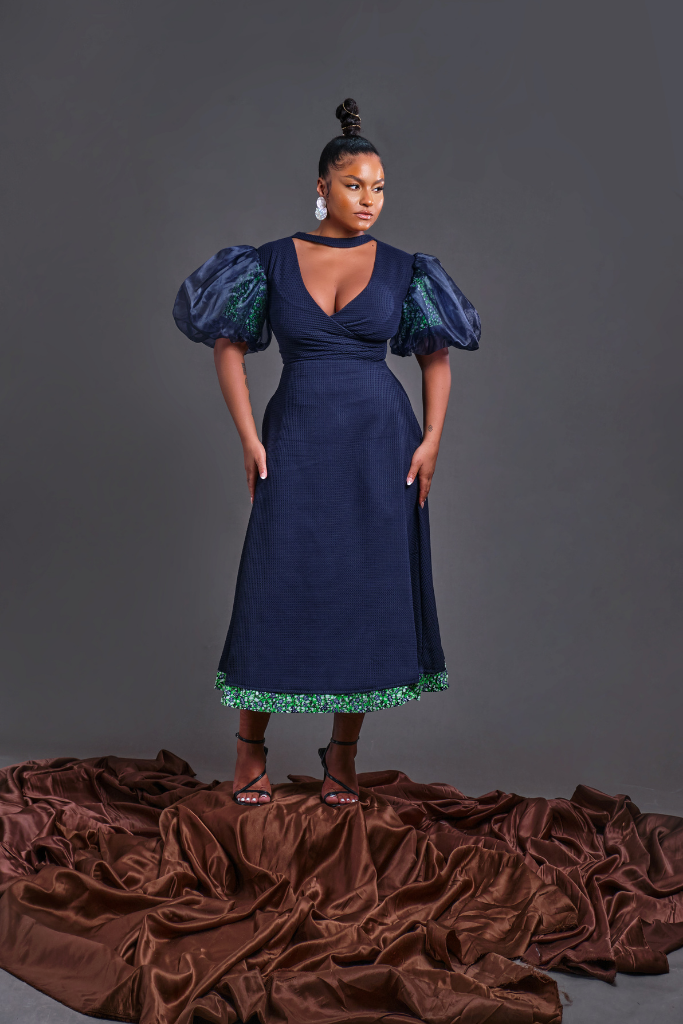 Vestido midi Aline con mangas abullonadas Azul oscuro