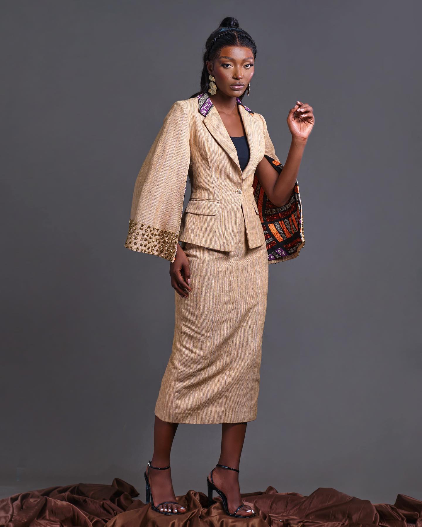 Veste courte perlée Adinkra